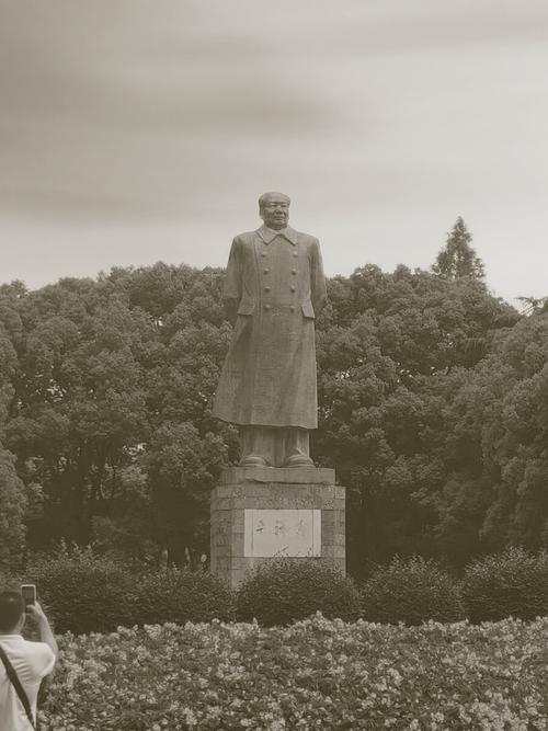 复旦大学周边景点有哪些复旦大学雕塑被吹倒了吗复旦哪一个校区最好看最好玩